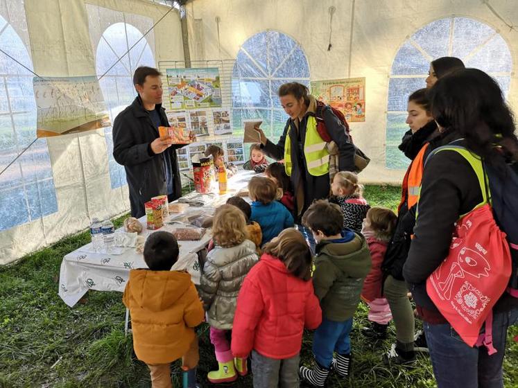 Opération séduction auprès des jeunes enfants.