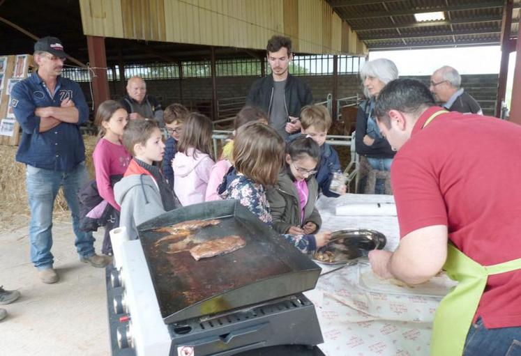 Mais aussi la viande avec la boucherie et une dégustation où les enfants ont pu apprécier le bon goût de la viande de bœuf et de veaux et en faire la comparaison.