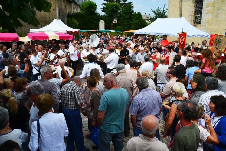 L’incontournable fête de la charcuterie de Lacaune a fait le plein de visiteurs, le dimanche 30 juillet. La banda Lous Maseliers a animé les allées du marché.