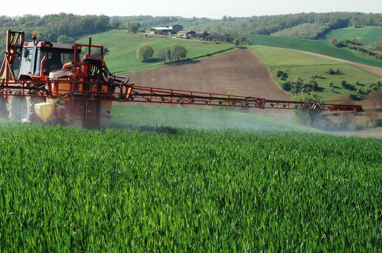 Le ministre de l'agriculture  a annoncé le 9 décembre une baisse de 5,7 % des usages des produits phytosanitaires.
