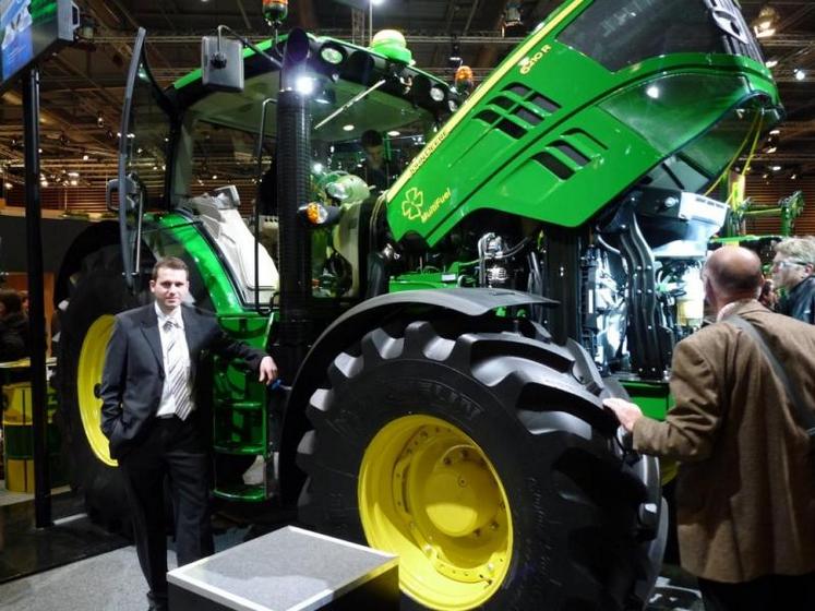 Le tracteur polycarburant non homologué présenté par Geoffrey Huicq manager régional