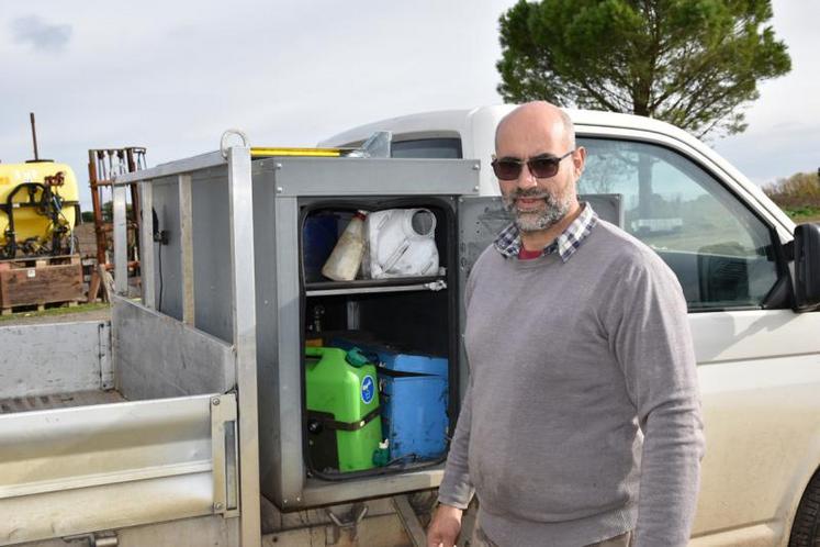 Les caisses à outil sont bien maintenues dans le coffre dos cabine et sont faciles à attraper.