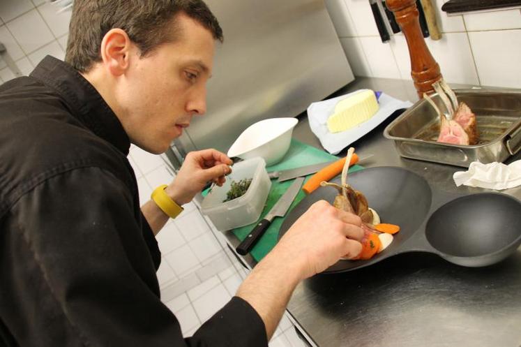 L’assiette creuse double utilisée pour le carré d’agneau est le support du concours de cuisine amateur proposé par «Les Toqués de design». Renseignements et inscription sur www.toquesdedesign.fr