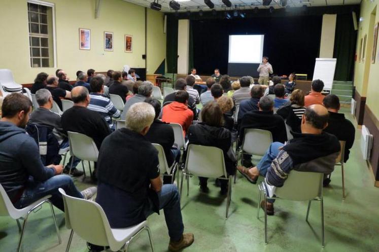 Une soixantaine d'éleveurs étaient présents à la réunion organisée par la FRSEB le 10 octobre dernier, à Alban.