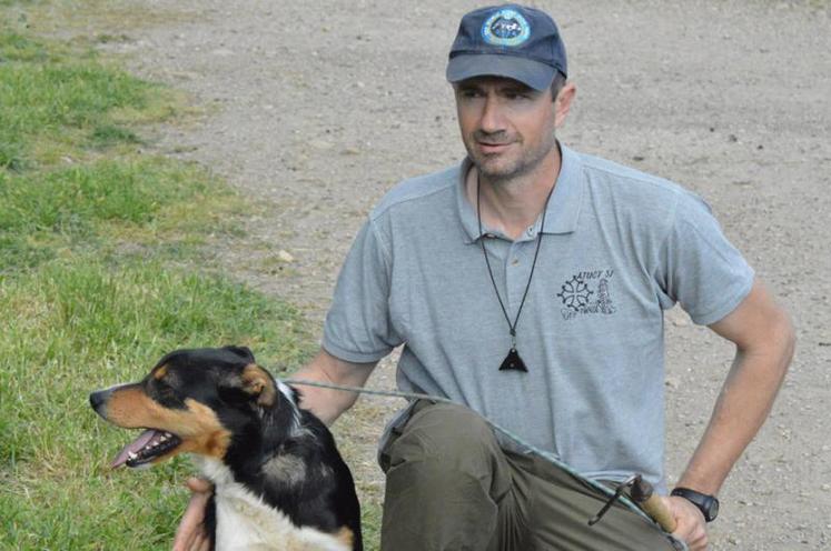 Benoît Redoulès et son chien Iggy.