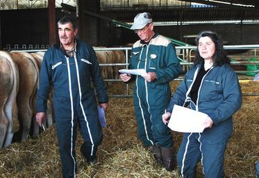 Pour Véronique Carrière, à droite, «Aussac est une expérience très pédagogique pour les éleveurs qui envoient des animaux !»