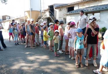 C'est sur leur propre commune, chez les frères Redoulès et leur 600 brebis laitières, que les cinquante enfants de l'école privée de Vénès se sont rendus, ce jeudi 1er juillet.