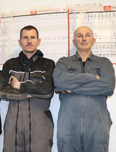 <em class="placeholder">Arnaud Abgrall et le salarié Jean-Michel, présent sur l'élevage depuis 35 ans. </em>