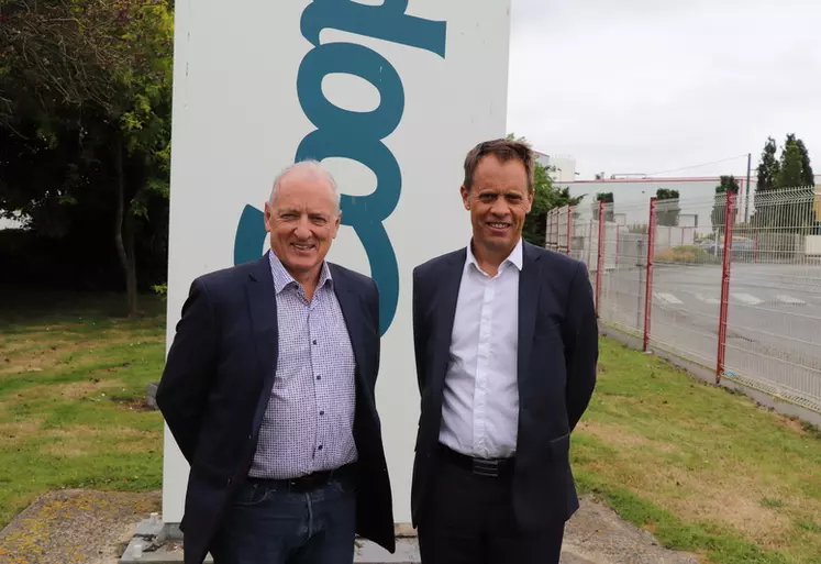 Bernard Rouxel, président (à gauche) et Emmanuel Commault, directeur de la Cooperl : " Le seul prix du Marché du porc français n’est plus lisible car il existe ...