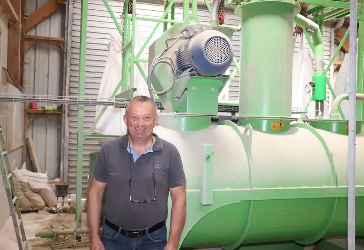 <em class="placeholder">Pascal Josse : « L’incorporation de féverole extrudée dans mes aliments fabriqués à la ferme améliore leur appétence par rapport à la graine utilisée crue.</em>