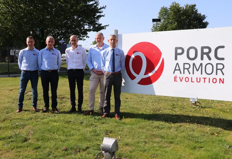 <em class="placeholder">David Louzaouen et Pascal Soulabail, vice-présidents, André Bloc’h, directeur, Jérôme Orvain, vice-président et Philippe Lecornué, président de Porc Amor Evolution.</em>