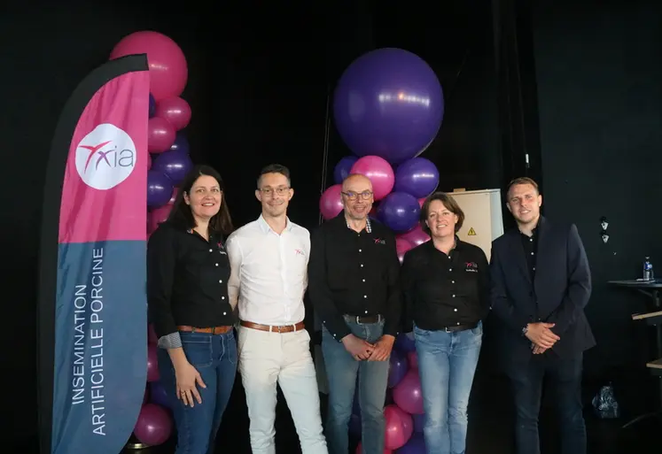<em class="placeholder">L’équipe dirigeante fête les 40 ans d’Yxia</em>
