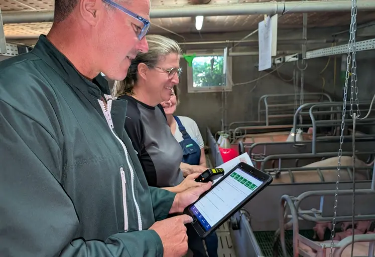 <em class="placeholder">Dominique Merrant (Ceva Santé animale) avec Laetitia Poret, vétérinaire Agrial et Frédérique Lasserre, SCEA de La Tourangelle.  L&#039;audit Ceva a permis de remettre à plat ...</em>