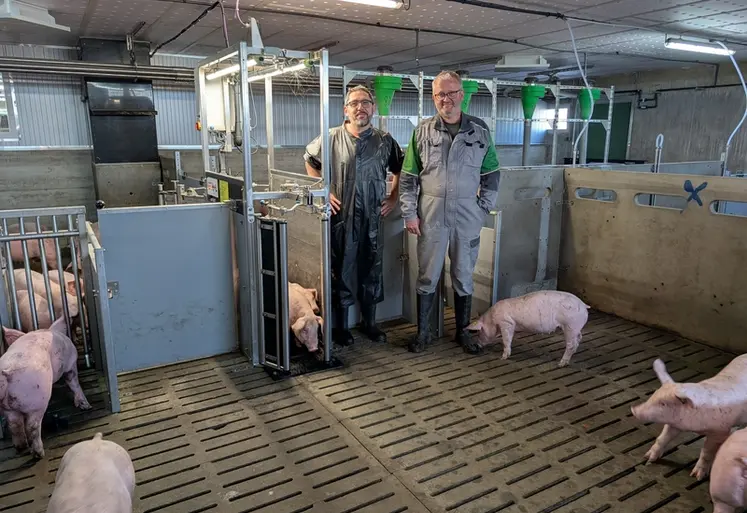 <em class="placeholder">Frédéric Bossard (à droite) et olivier Barbedette, technico-commercial Calipro, mettent en avant le gain de temps et le confort de travail important que procure la station ...</em>
