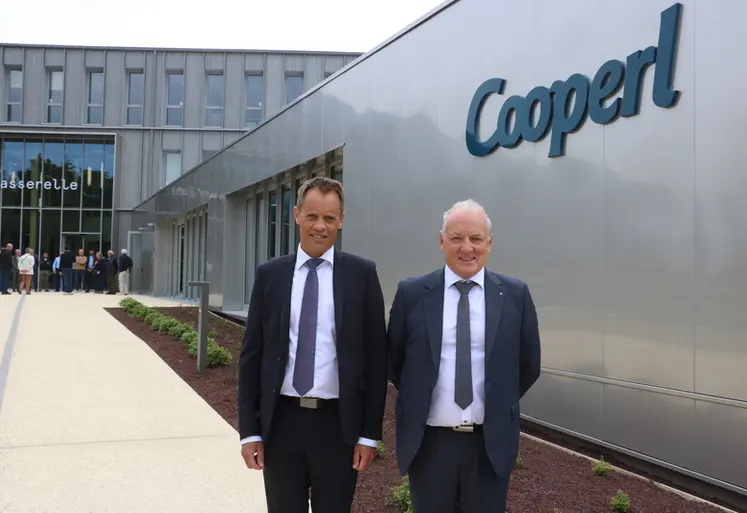 <em class="placeholder">Emmanuel Commault, directeur Cooperl et Bernard Rouxel, son président : "Si l’on veut retrouver de la souveraineté, il faut accepter que les fermes puissent s’agrandir, ...</em>