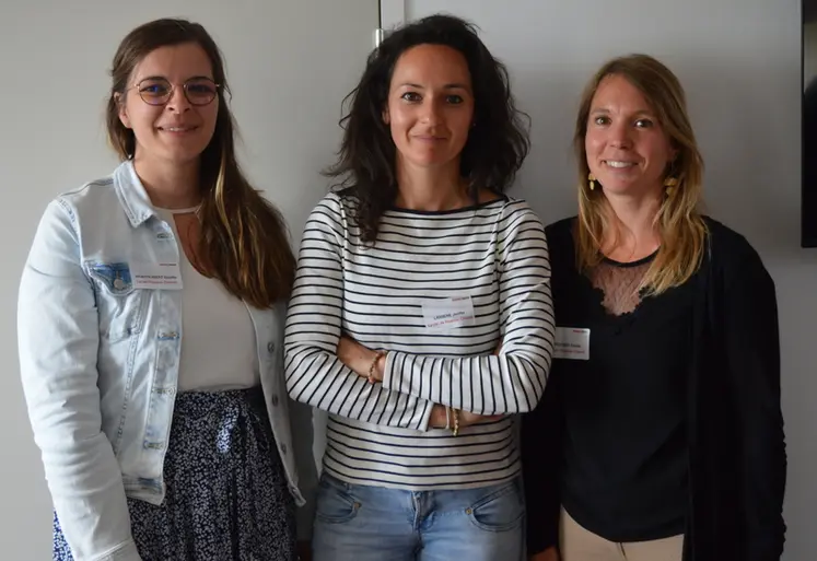 <em class="placeholder">La directrice de l’exploitation, Jennifer Lassene, entourée par l’équipe enseignante, se mobilise pour que le lycée agricole de Roanne-Chervé se dote d’un ...</em>