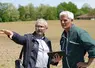 Conseiller avec un assuré agriculteur