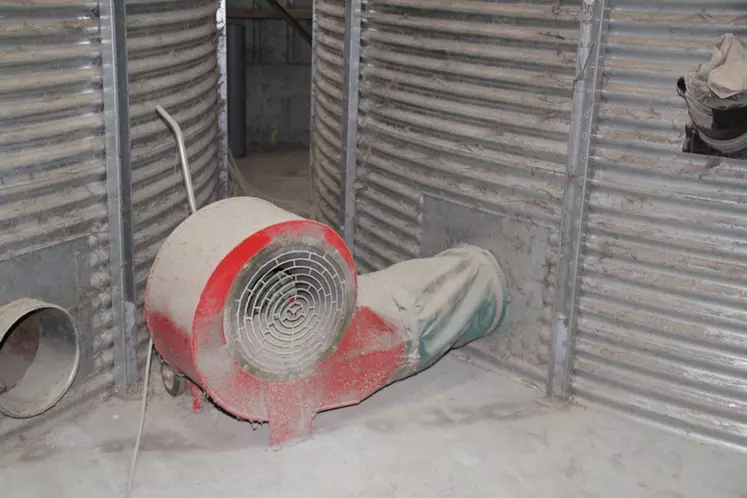 L’abaissement de la température du grain par ventilation se fait en trois paliers. © D. Poilvet
