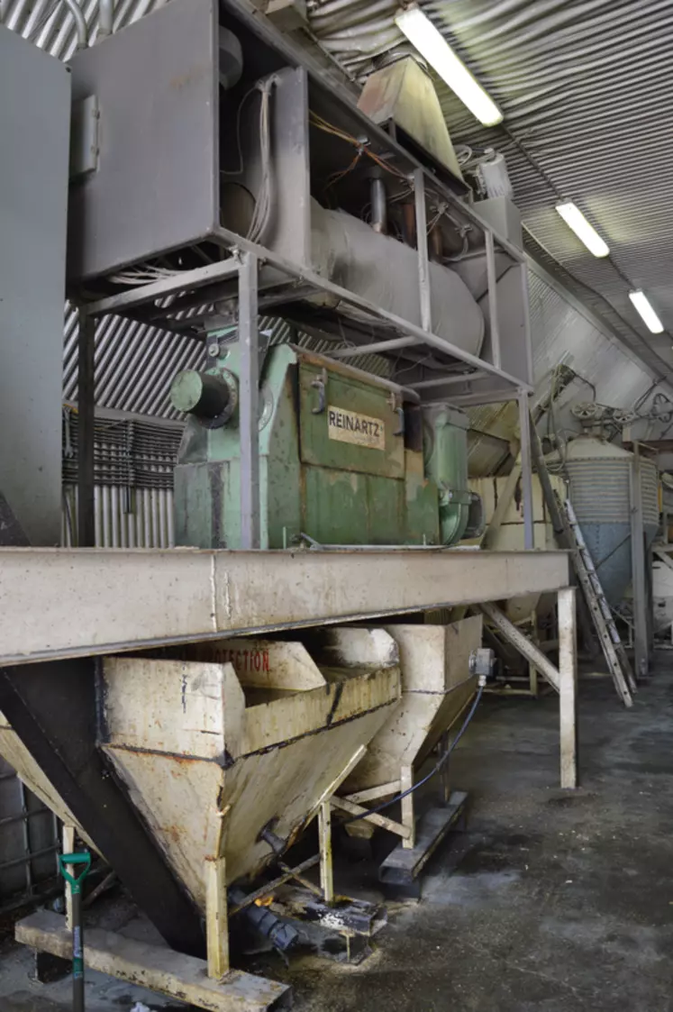 Le système de trituration coûte 200 000 euros pour une transformation de 1 000 tonnes de graines de soja par an. © Ifip