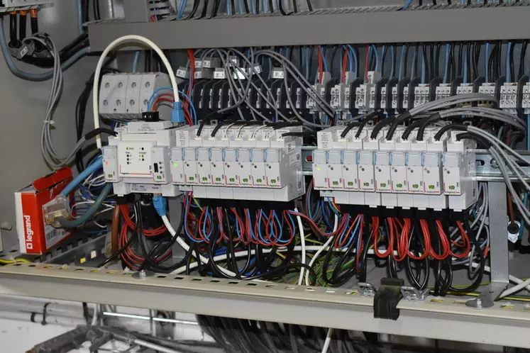 Des compteurs connectés ont été installés dans les coffrets électriques. © F. Kergourlay