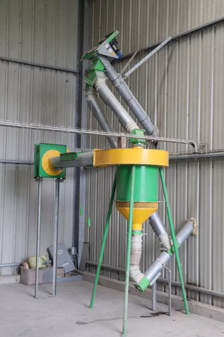 Un nettoyeur permet d’enlever les impuretés contenues dans les livraisons de céréales, afin de limiter les risques de développement des mycotoxines en cours de stockage.