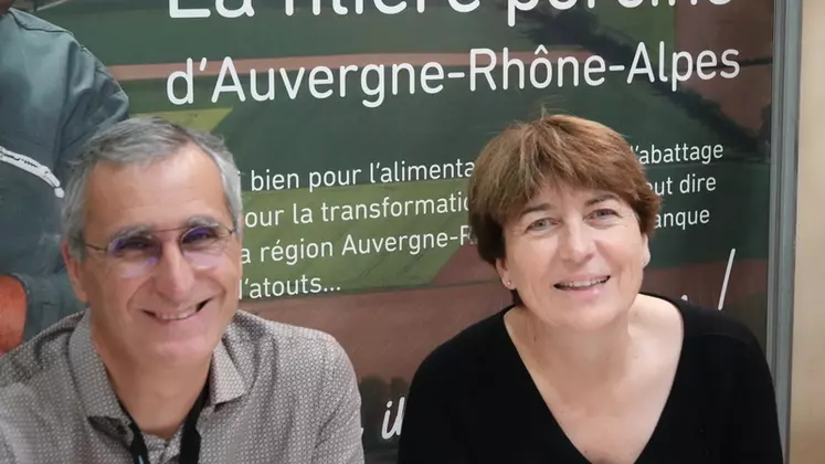 Bruno Dounies (Association porc montagne) et Cécile Michon, interprofession. «Le lien au sol et les signes de qualité sont deux points forts des éleveurs de la région».