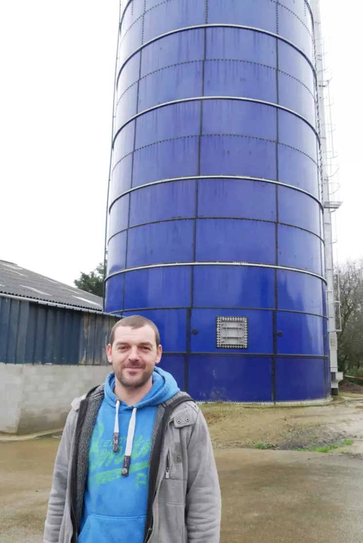 Guillaume Le Hir s’est équipé d’un silo tour pour stocker jusqu’à 850 tonnes de maïs humide.