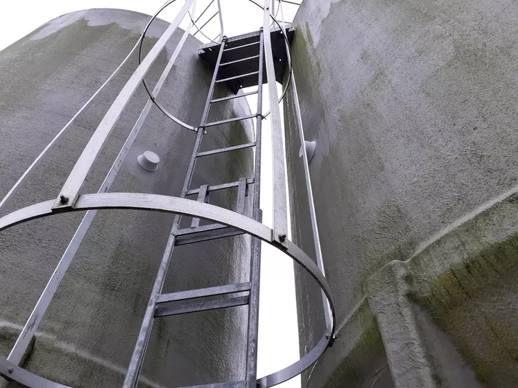 Le capteur indique s'il reste ou non de l'aliment au niveau où il est positionné sur le silo. 