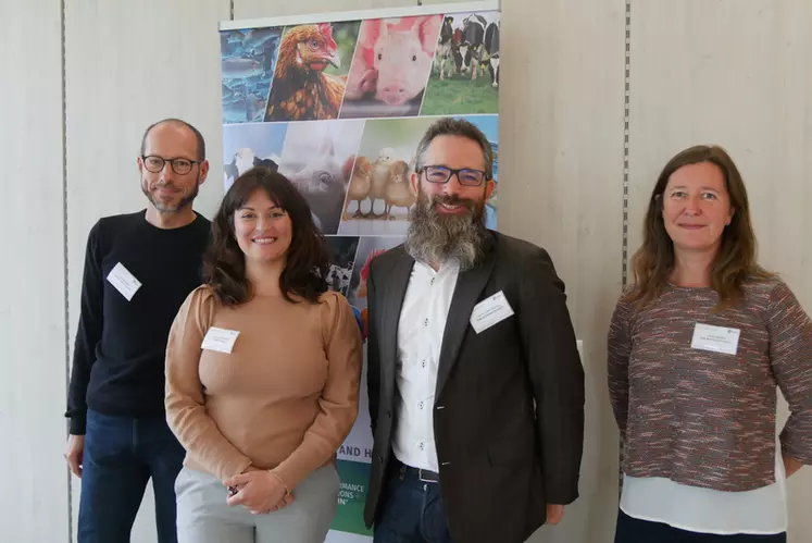  Laura Soler-Vasco, chercheuse à l’Inrae de Toulouse (UMR Toxalim) (2e à gauche) entourée de Laurent Roger, Daniel Planchenault,   et Laure Rouxel, de DSM lors d'une réunion organisée par DSM sur les mycotoxines
