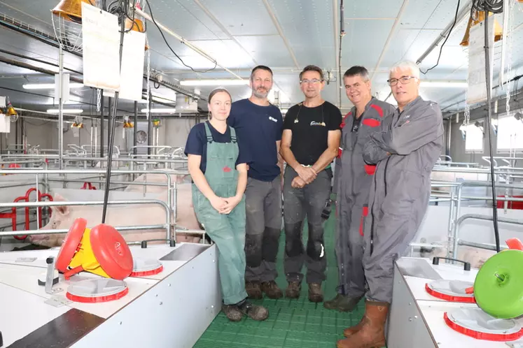 Emilie Delorm, à gauche, Sébastien David et Alain Brun, salariés de la SCEA Les Roys, avec Jean-Luc Théveniot et Roland Servant de Cirhyo. « Le potentiel de production ...