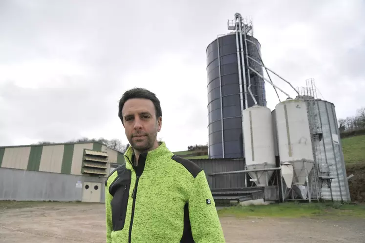 Sébastien Rigal s'est équipé en 2016 d'un bâtiment d'engraissement avec une fabrique d'aliments. 