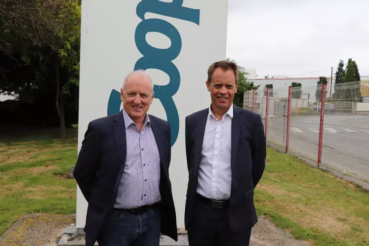 Bernard Rouxel, président (à gauche) et Emmanuel Commault, directeur de la Cooperl : " Le seul prix du Marché du porc français n’est plus lisible car il existe ...