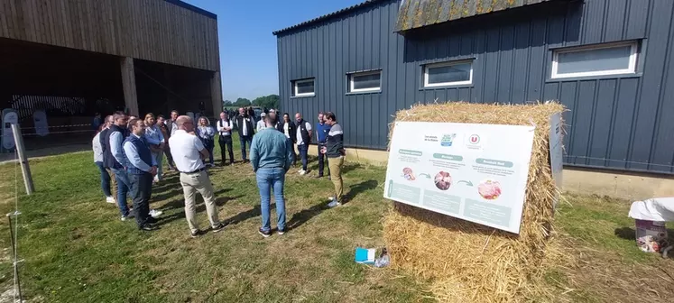 La filière Porc confiance a organisé une journée de présentation chez Emmanuel et Séverine Esnaud, éleveurs à Pipriac en Ille-et-Vilaine. 