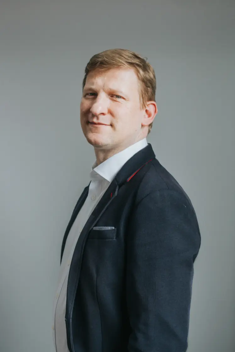 <em class="placeholder">Aleksander Traczyk est le PDG de la société Mtair</em>
