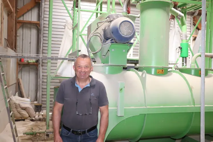 <em class="placeholder">Pascal Josse : « L’incorporation de féverole extrudée dans mes aliments fabriqués à la ferme améliore leur appétence par rapport à la graine utilisée crue.</em>