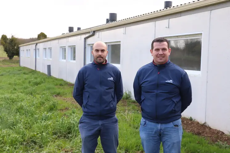 <em class="placeholder">Guillaume Degoulet, SCEA des Sables (à gauche) et Sylvain Jouy, Agrial : &quot; Le Label rouge Opale m&#039;a permis de financer un nouvel engraissement lors de mon installation. &quot;</em>