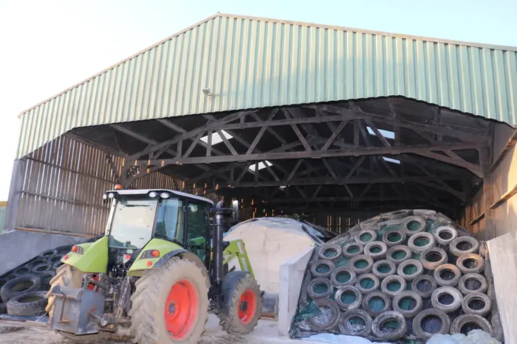 <em class="placeholder">Le maïs, stocké humide en silo couloir, est valorisé à la ferme en mélange avec un complémentaire.</em>