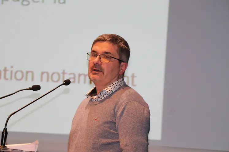 <em class="placeholder">Gilles Scarset, Culture Viande : « Les élevages situés autour des foyers d'infection devront avoir mis en œuvre les exigences en matière de biosécurité renforcées. »</em>