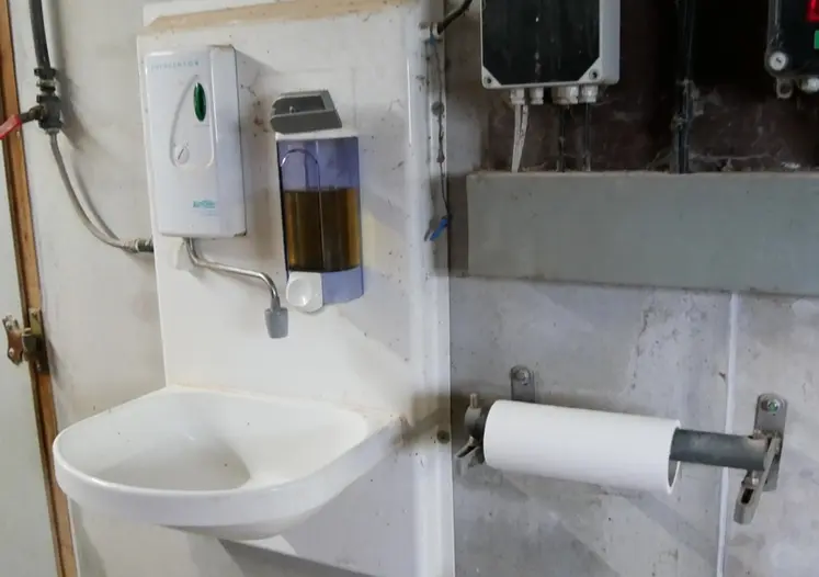 <em class="placeholder">Biosécurité élevage porc PPA Finistère hygiène</em>
