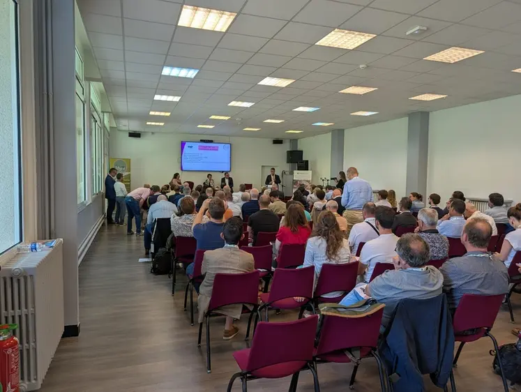 <em class="placeholder">En assemblée générale à Angers, la FNP a dénoncé , en présence de la ministre de l'agriculture, Annie Genevard, les distorsions de concurrence qui risque de faire ...</em>