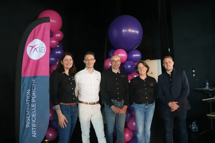<em class="placeholder">L’équipe dirigeante fête les 40 ans d’Yxia</em>