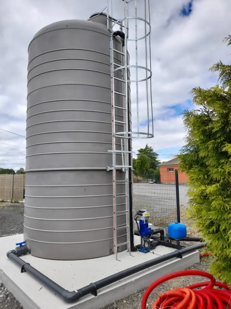 <em class="placeholder">Un stockage d&#039;eau intermédiaire est nécessaire pour assurer une fourniture en eau régulière et de qualité en élevage de porcs.</em>
