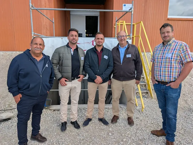 <em class="placeholder">Jean-François, Jeff et Andy vulquin (à gauche) ont repris en 2022 le site de la SAS Élevage Porcinière dans la Marne, aux côtés de leur groupement Cirhyo représenté ...</em>