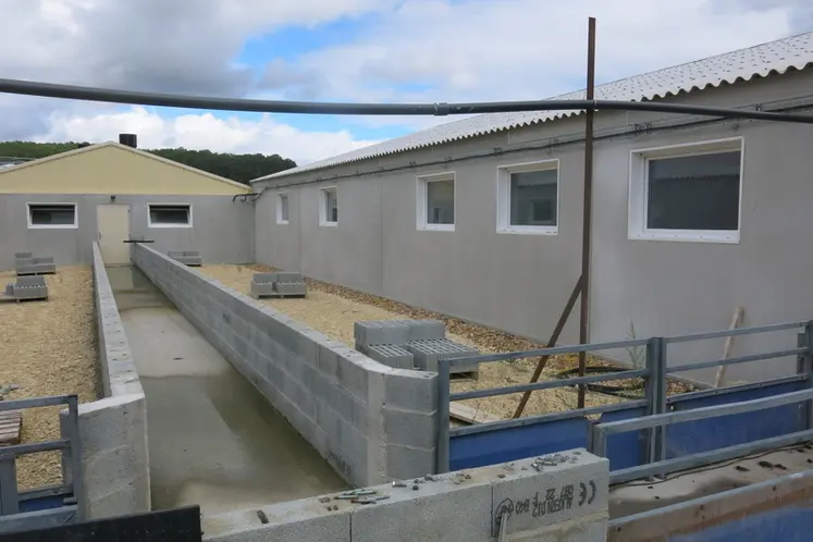 <em class="placeholder">L’ouverture d’un bâtiment sur une courette se prépare dès la construction du bâtiment sinon elle est plus difficile à réaliser.</em>