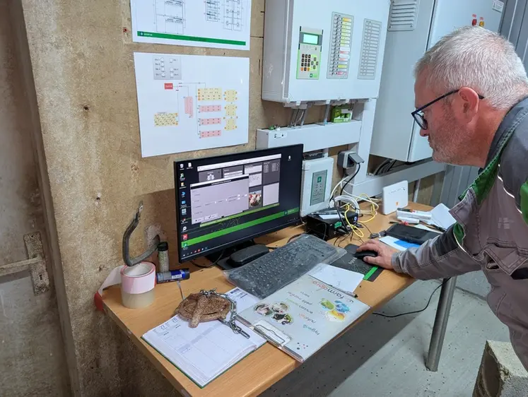 <em class="placeholder">La pesée quotidienne des animaux permet de suivre précisément leur croissance et de prédire la date des départs à l'abattoir.</em>