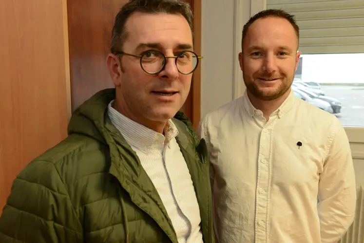 <em class="placeholder">Thony Cesbron, éleveur de porcs de Chemillé-en-Anjour, dans le Maine-et-Loire, utilisateur satisfait du contrat de maintenance Calipro avec Damien Rochard, responsable des ...</em>