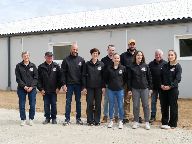 <em class="placeholder">Equipe de la SCEA Cueff.</em>