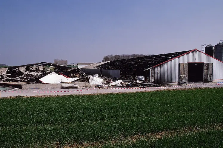Bâtiment agricole détruit par le feu