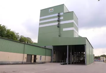 L'usine Uneal de Neuville-sur-Escaut a une capacité de fabrication de 70 000 tonnes d'aliment par an en 2x8.