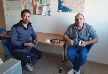 Philippe Lirzin et Erwan Bleunven, techniciens à la station expérimentale porcine de Crécom